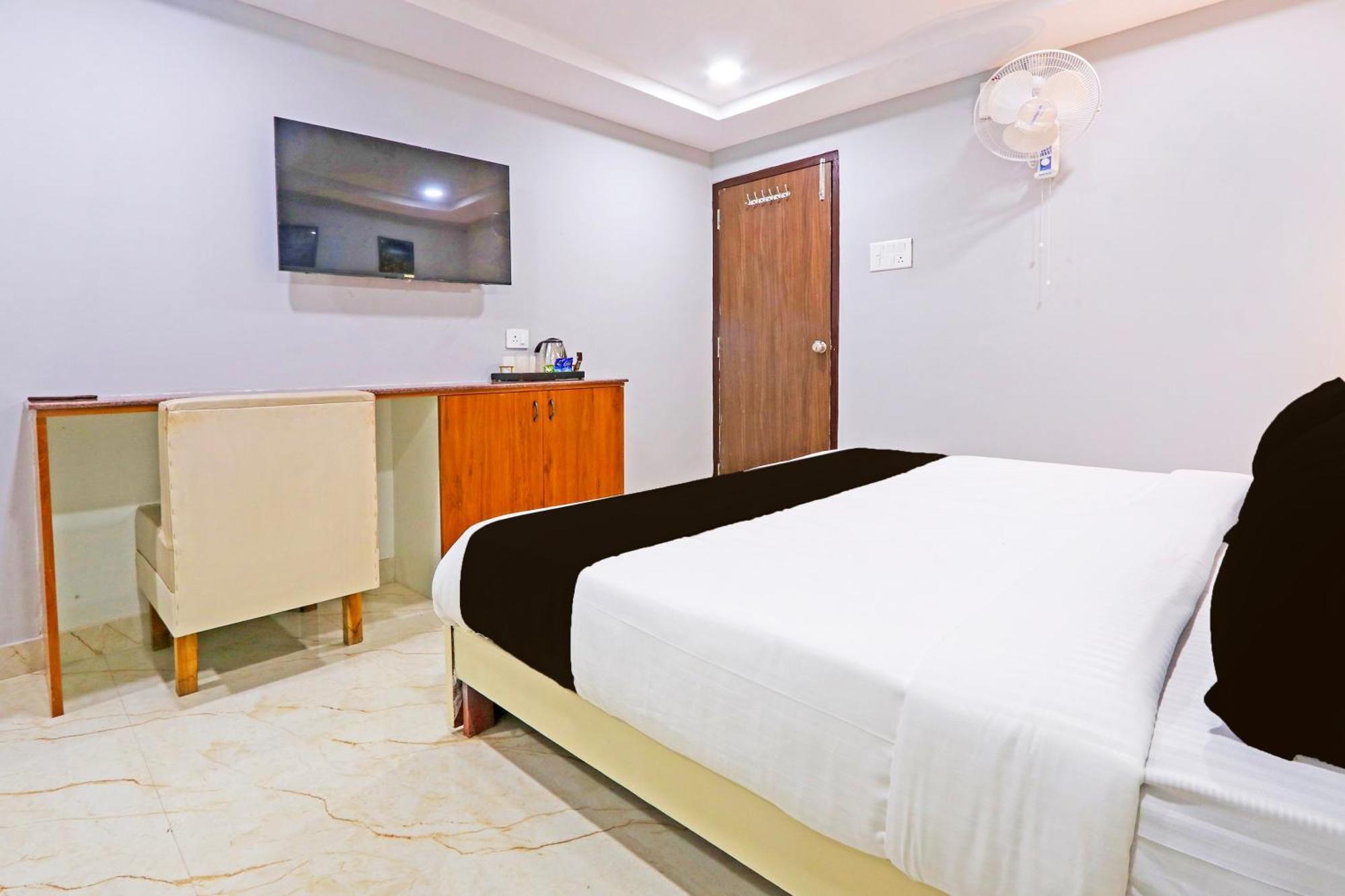Super Townhouse Qualia Elite S R Nagar Hotel Hyderabad Ngoại thất bức ảnh