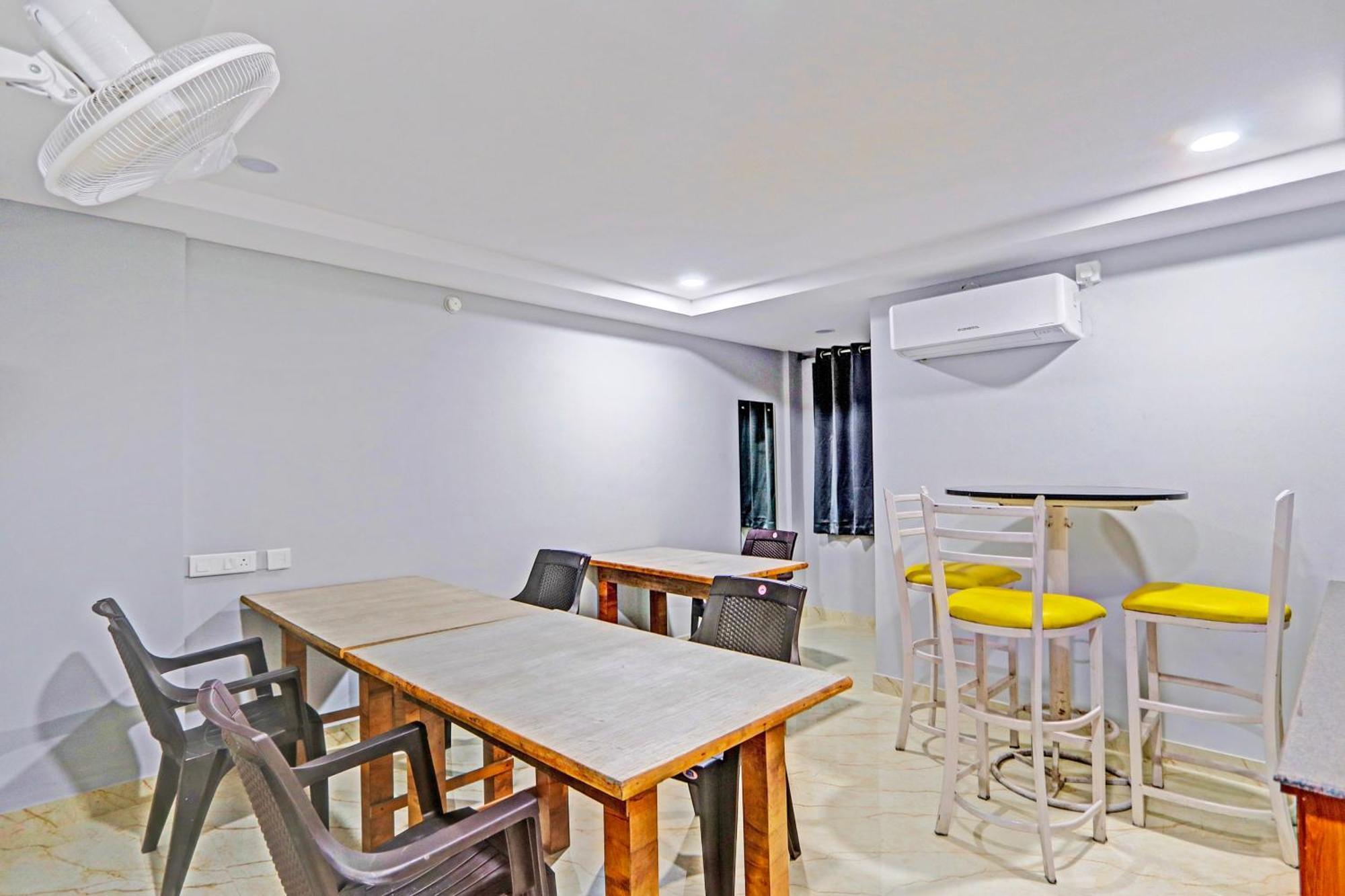 Super Townhouse Qualia Elite S R Nagar Hotel Hyderabad Ngoại thất bức ảnh