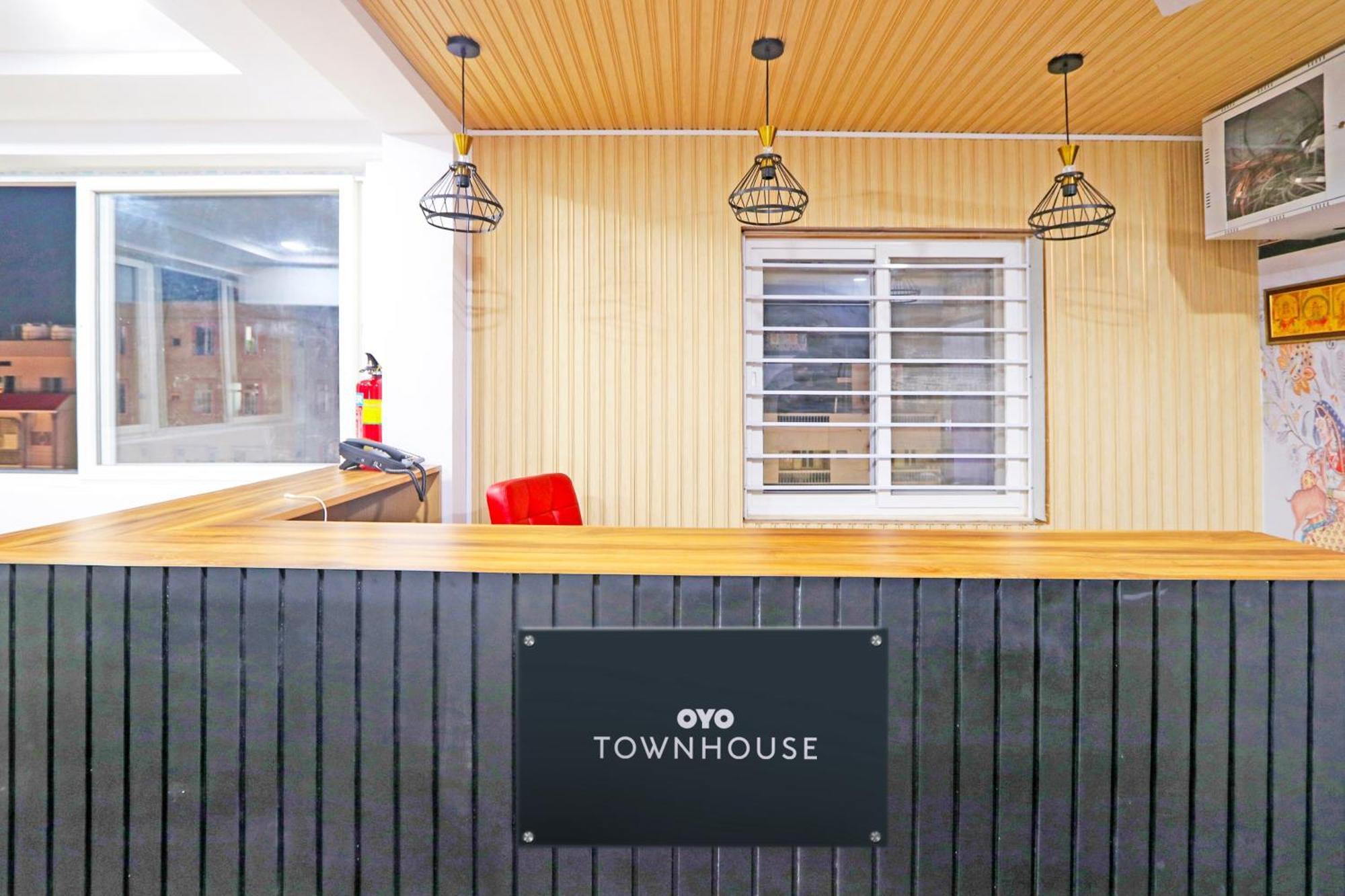 Super Townhouse Qualia Elite S R Nagar Hotel Hyderabad Ngoại thất bức ảnh