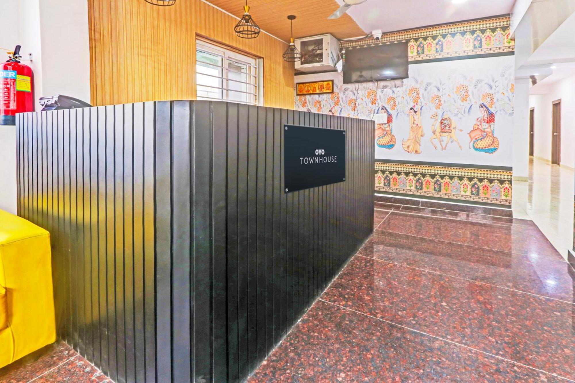 Super Townhouse Qualia Elite S R Nagar Hotel Hyderabad Ngoại thất bức ảnh