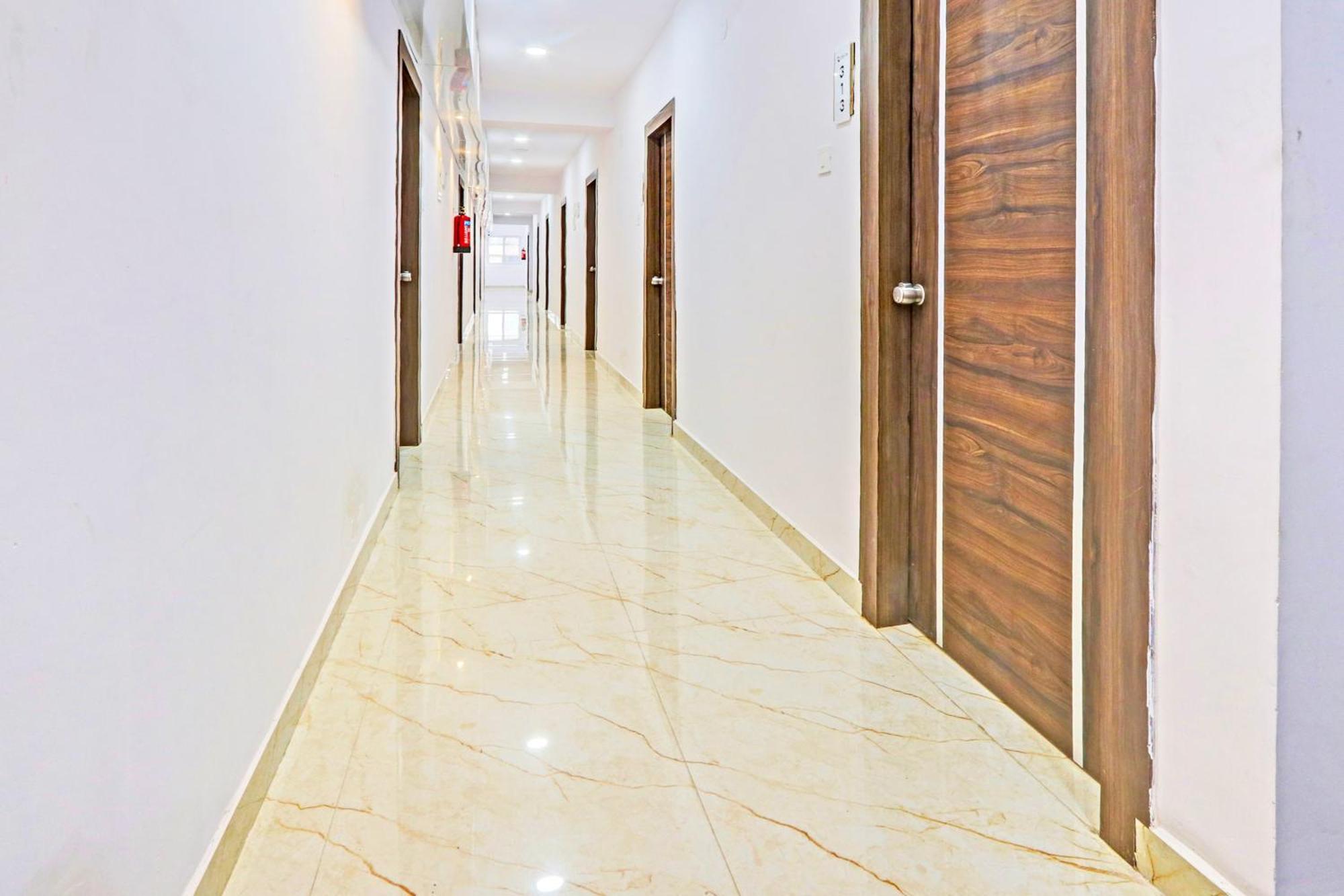 Super Townhouse Qualia Elite S R Nagar Hotel Hyderabad Ngoại thất bức ảnh