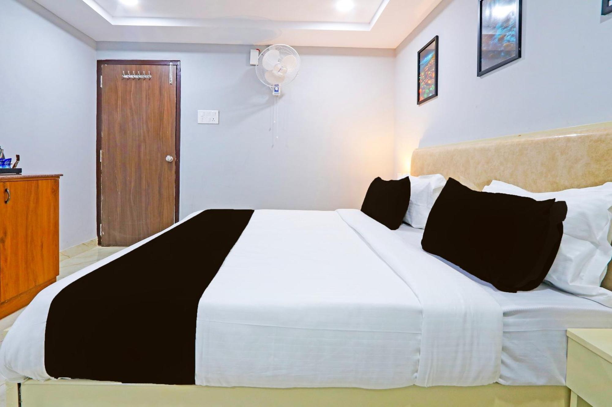 Super Townhouse Qualia Elite S R Nagar Hotel Hyderabad Ngoại thất bức ảnh