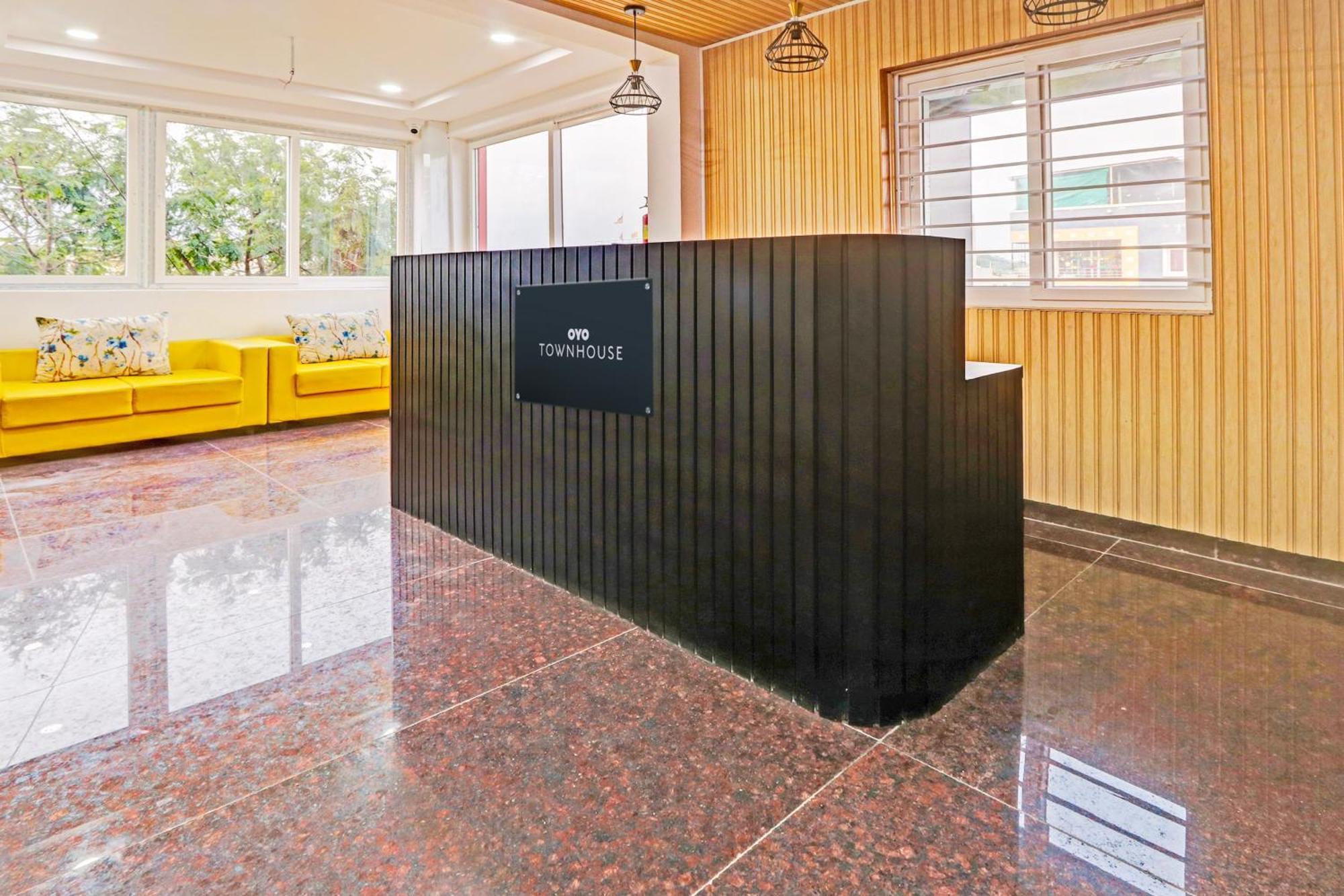 Super Townhouse Qualia Elite S R Nagar Hotel Hyderabad Ngoại thất bức ảnh